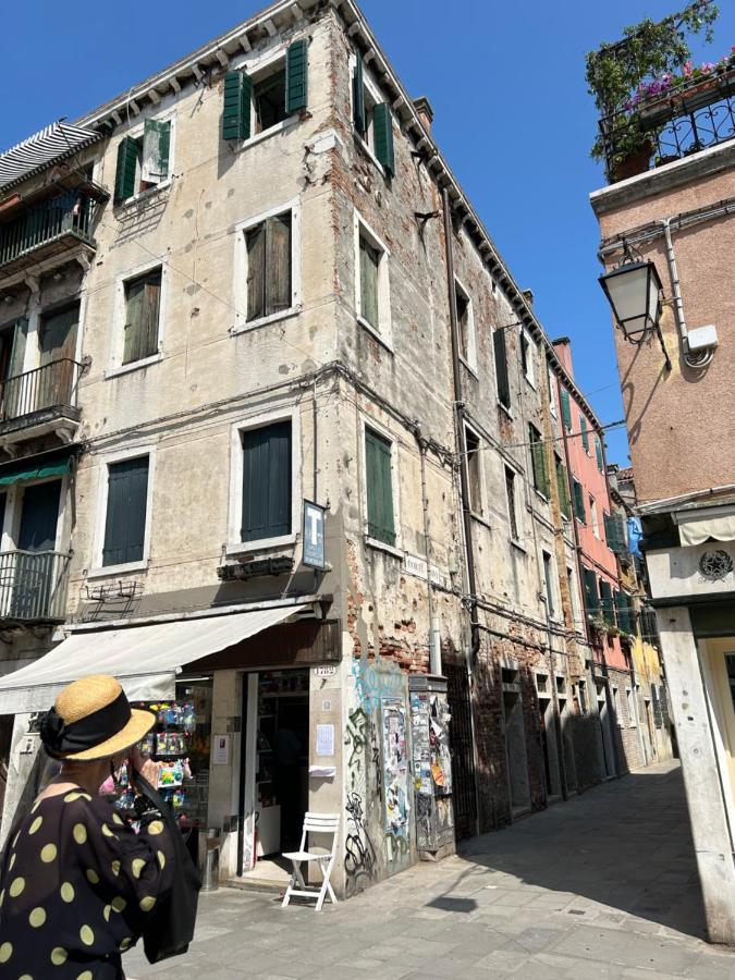 New Beautiful Near Biennale * Venecia